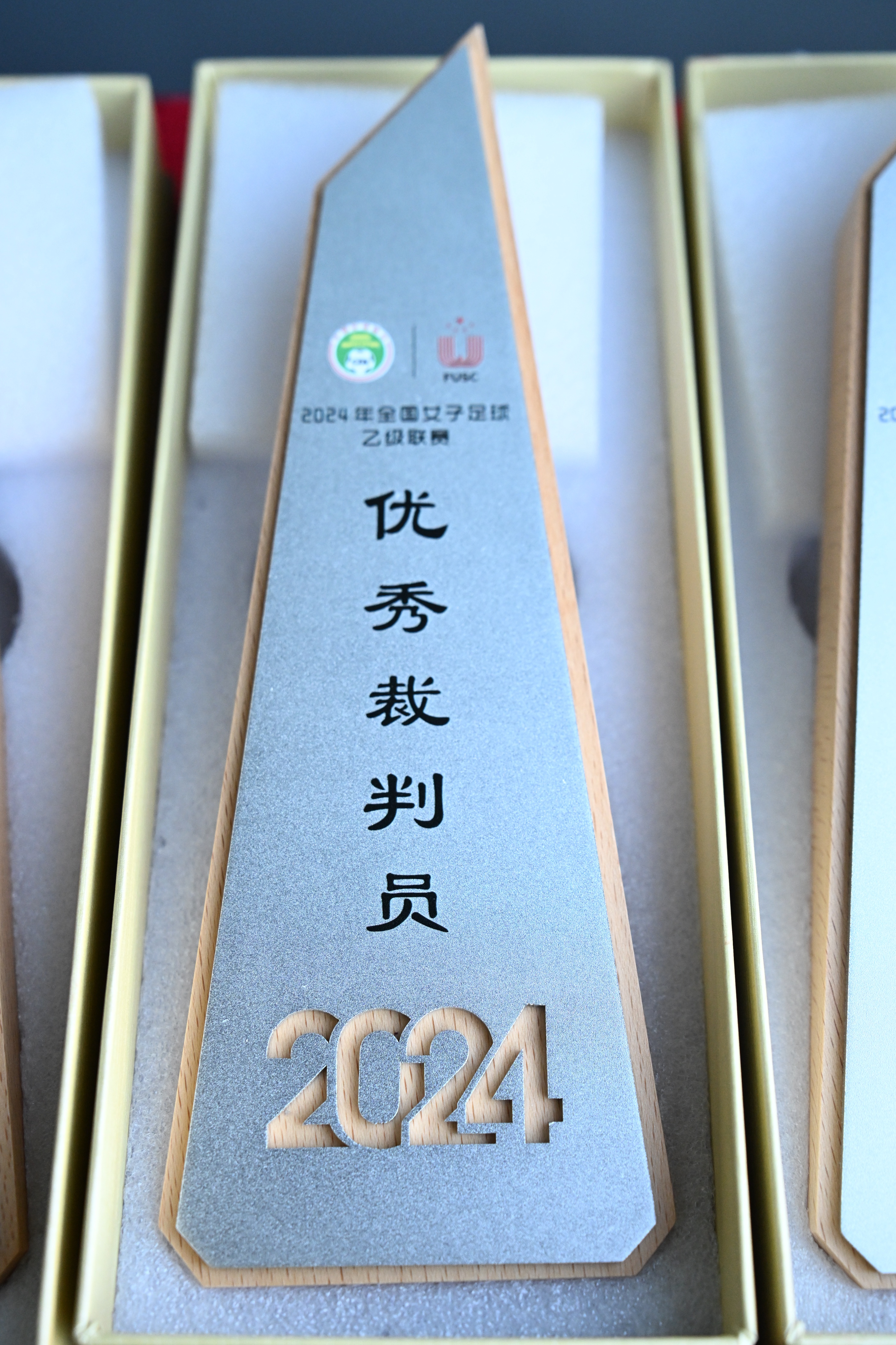 乐鱼体育:中超联赛裁判委员会：回应争议判罚，加强裁判管理的简单介绍